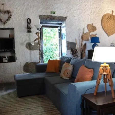 Casa Da Pedreira بيت للعطل *
