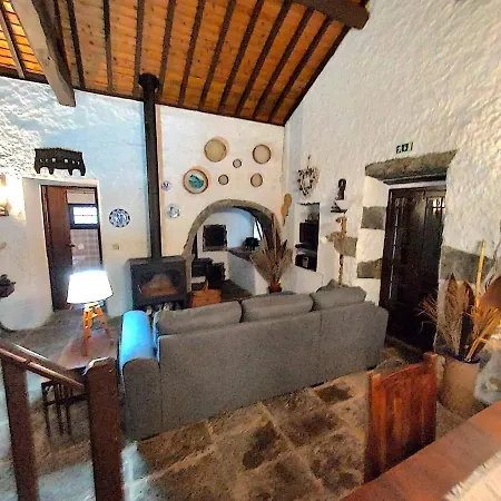 Casa Da Pedreira * موستيروس